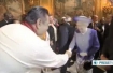Majinda Rajapakse shakes the hand of the Queen