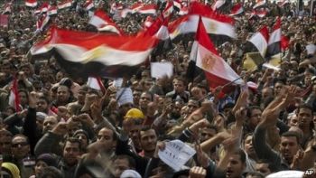 Thousands of Egyptians demanding that Mubarak steps down.