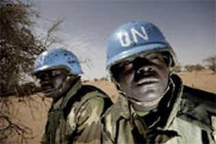 Members of Nigerian battalion of the UN-AU Hybrid Mission in Darfur on patrol.  Photo: United Nations